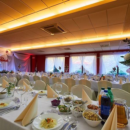 Hotel Paola Kutno Luaran gambar