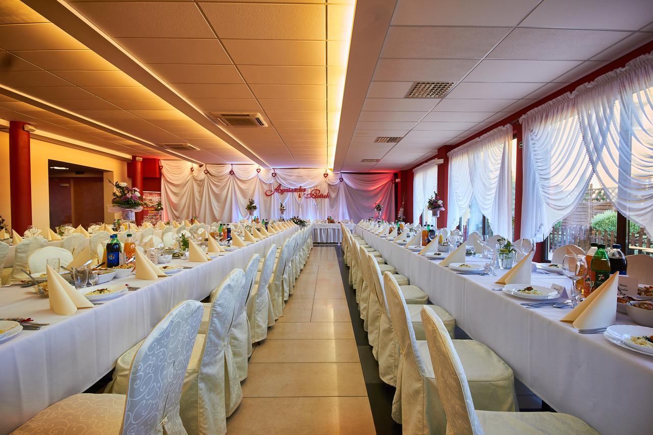 Hotel Paola Kutno Luaran gambar